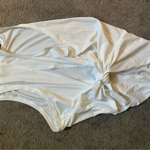 NWT Lululemon White Tie Back Tank - Picture 4 of 5